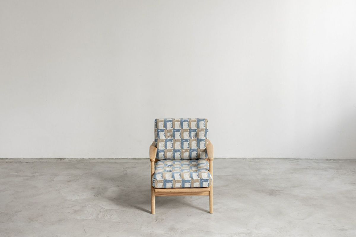 [6] “thoroughbred” ecru